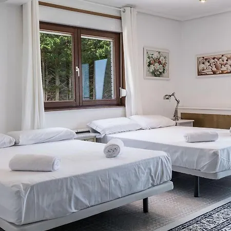 Moderna Casa De Lujo Con Piscina Cubierta Y Vista Al Mar * San Sebastián